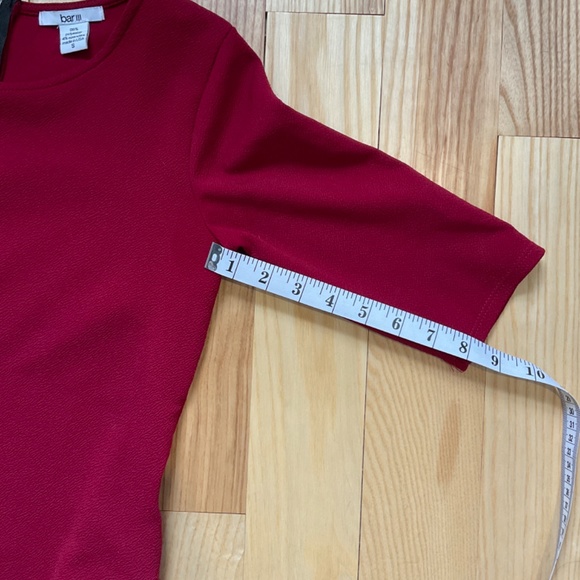 Red blouse with 3/4 length sleeve. Size S. - Picture 4 of 6